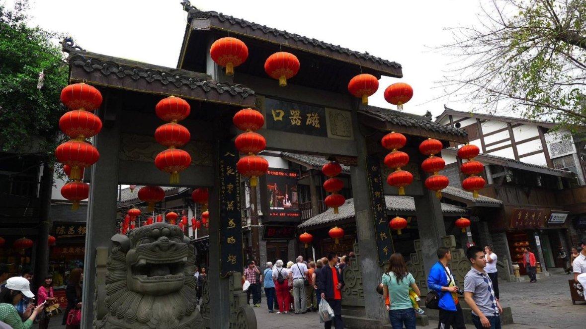 为什么男人带着孩子回老家，还非得老婆也回去，不然怕别人觉得家庭不和睦。为什么怕别人这样看？游戏画面
